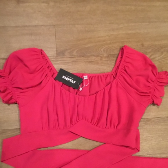 Women’s Ruffle Short Sleeve Tie Up Back Crop Top - Picture 7 of 8